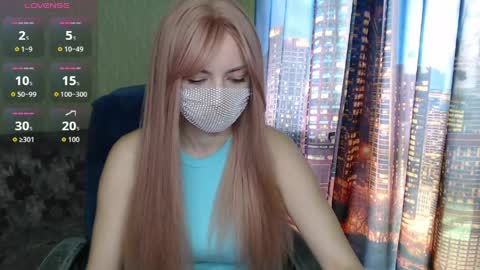 Snapshot of sophieblackwood chatting on April 10, 8:41 am Sophie online show from April 10, 8:41 am