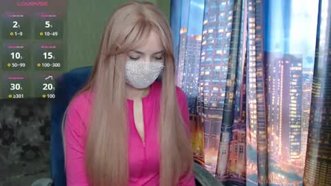 Snapshot of sophieblackwood chatting on April 13, 9:15 am Sophie online show from April 13, 9:15 am