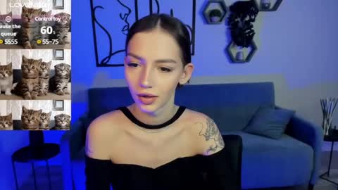 Snapshot of sophiecherrie chatting on December 2, 3:58 am Sophie online show from December 2, 3:58 am