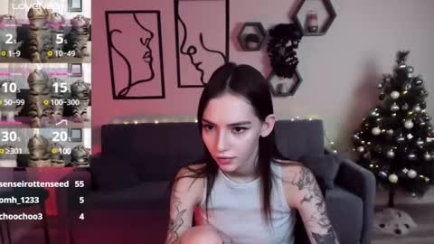 Snapshot of sophiecherrie chatting on December 11, 12:23 am Sophie online show from December 11, 12:23 am