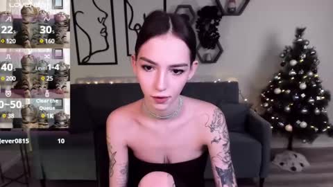 Snapshot of sophiecherrie chatting on December 11, 11:32 pm Sophie online show from December 11, 11:32 pm