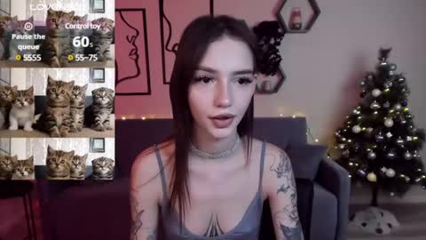 Snapshot of sophiecherrie chatting on December 16, 7:00 pm Sophie online show from December 16, 7:00 pm