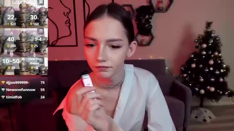 Snapshot of sophiecherrie chatting on December 27, 1:22 am Sophie online show from December 27, 1:22 am