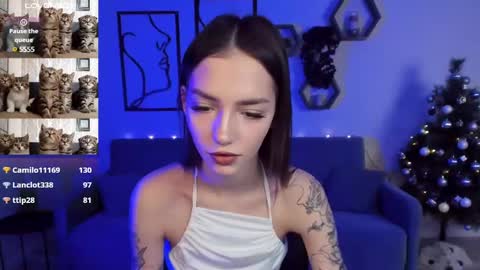 Snapshot of sophiecherrie chatting on December 28, 10:14 am Sophie online show from December 28, 10:14 am