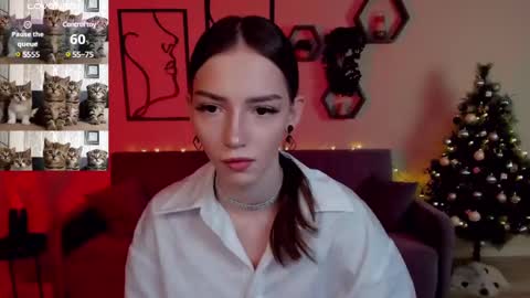 Snapshot of sophiecherrie chatting on December 30, 4:31 am Sophie online show from December 30, 4:31 am