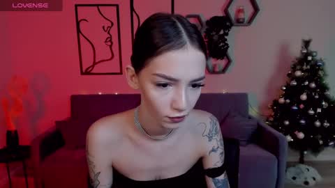 Snapshot of sophiecherrie chatting on December 31, 1:26 am Sophie online show from December 31, 1:26 am