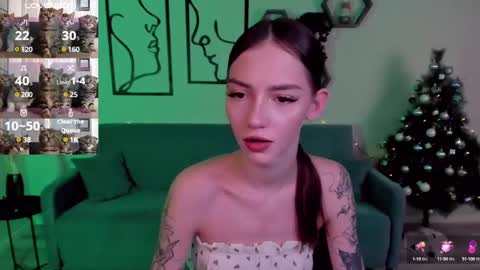 Snapshot of sophiecherrie chatting on January 4, 1:53 pm Sophie online show from January 4, 1:53 pm