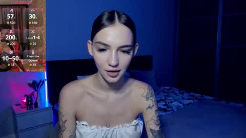 Snapshot of sophiecherrie chatting on September 29, 11:53 pm Sophie online show from September 29, 11:53 pm