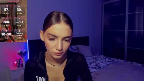 Snapshot of sophiecherrie chatting on October 4, 11:30 am Sophie online show from October 4, 11:30 am