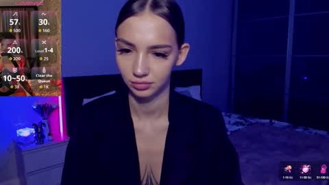 Snapshot of sophiecherrie chatting on October 14, 12:00 am Sophie online show from October 14, 12:00 am