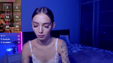 Snapshot of sophiecherrie chatting on October 19, 10:32 pm Sophie online show from October 19, 10:32 pm
