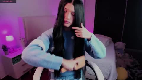 Snapshot of sophiecornett chatting on November 18, 8:30 am online show from November 18, 8:30 am