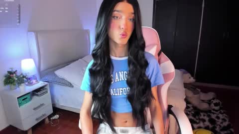 Snapshot of sophiecornett chatting on December 20, 8:43 am online show from December 20, 8:43 am