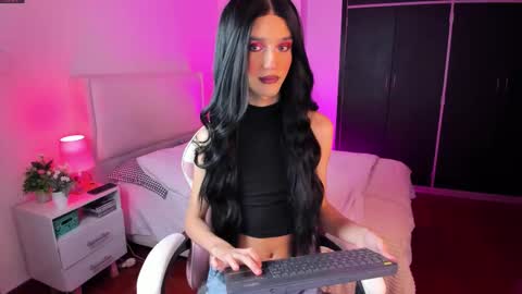 Snapshot of sophiecornett chatting on December 22, 8:11 am online show from December 22, 8:11 am