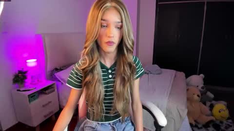 Snapshot of sophiecornett chatting on January 8, 9:44 am online show from January 8, 9:44 am