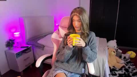 Snapshot of sophiecornett chatting on January 14, 2:33 pm online show from January 14, 2:33 pm