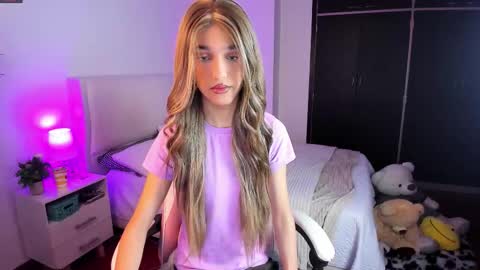 Snapshot of sophiecornett chatting on February 2, 8:35 am online show from February 2, 8:35 am