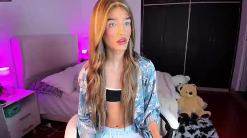 Snapshot of sophiecornett chatting on February 27, 6:13 am online show from February 27, 6:13 am