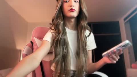 Snapshot of sophiecornett chatting on May 2, 12:59 am online show from May 2, 12:59 am