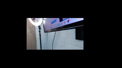 Snapshot of sophiee_al chatting on April 12, 6:29 am sophiee_al online show from April 12, 6:29 am