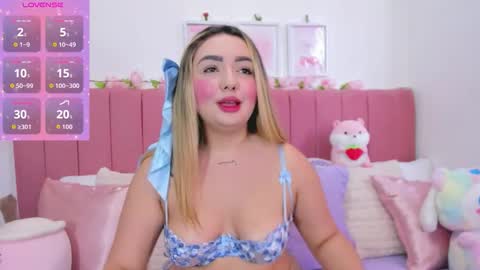 Snapshot of sophiee_rosee chatting on December 14, 5:18 pm sophiee rosee online show from December 14, 5:18 pm