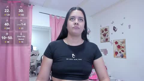 Snapshot of sophieewoods chatting on December 21, 12:31 am Sophie Woods  online show from December 21, 12:31 am