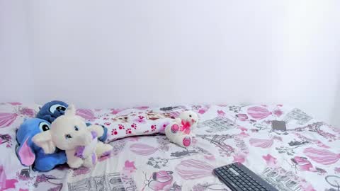Snapshot of sophieewoods chatting on February 8, 7:16 pm Sophie Woods  online show from February 8, 7:16 pm