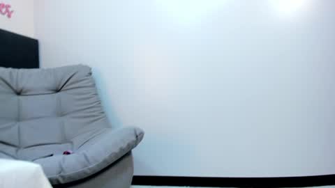 sophieharris__ online show from February 1, 11:06 pm