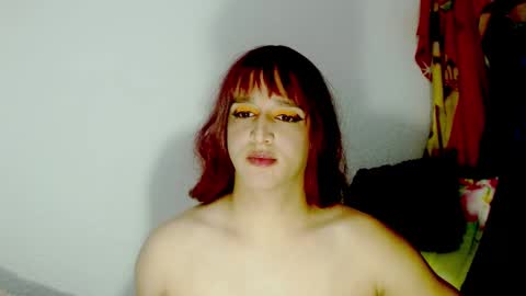 Snapshot of sophiehillsxo chatting on January 5, 12:20 am sophiehillsxo online show from January 5, 12:20 am