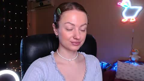 sophieleroux online show from March 15, 11:49 am