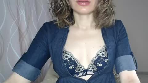 Snapshot of sophiemisss chatting on June 6, 6:29 am Sophiemisss online show from June 6, 6:29 am