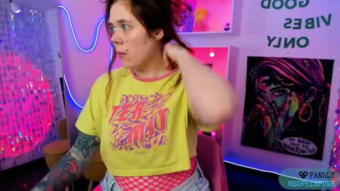 Sophie online show from February 18, 2:02 pm