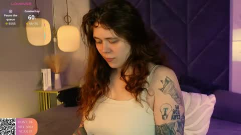 Snapshot of sophiepure chatting on April 20, 8:21 pm Sophie online show from April 20, 8:21 pm