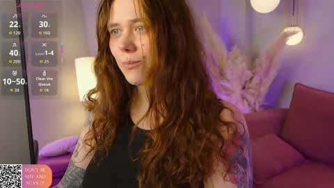 Snapshot of sophiepure chatting on May 5, 8:39 pm Sophie online show from May 5, 8:39 pm