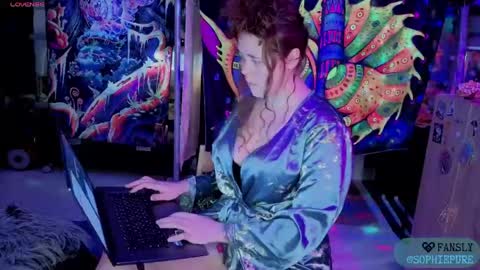 Snapshot of sophiepure chatting on May 14, 8:21 am Sophie online show from May 14, 8:21 am