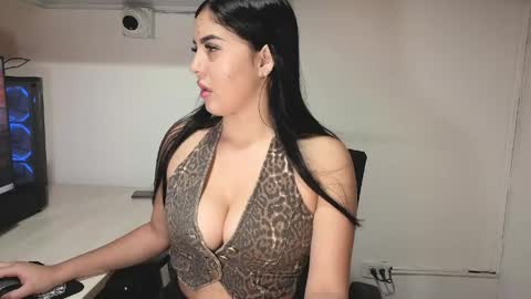 Snapshot of sophiie_blakee chatting on April 16, 11:40 pm Sophiee online show from April 16, 11:40 pm
