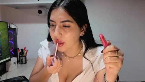 Snapshot of sophiie_blakee chatting on May 17, 12:41 am Sophiee online show from May 17, 12:41 am