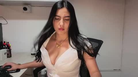 Snapshot of sophiie_blakee chatting on May 18, 11:54 pm Sophiee online show from May 18, 11:54 pm