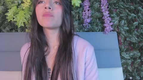 Snapshot of sophy_smilesweet chatting on December 10, 5:55 pm SOPHY ROGERS online show from December 10, 5:55 pm