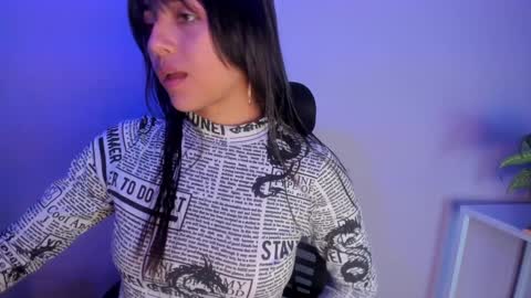 Snapshot of sophy_smilesweet chatting on January 2, 11:52 am SOPHY ROGERS online show from January 2, 11:52 am