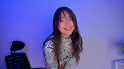 Snapshot of sophy_smilesweet chatting on January 2, 2:57 pm SOPHY ROGERS online show from January 2, 2:57 pm