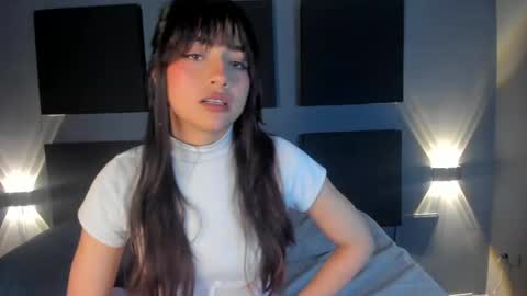 Snapshot of sophy_smilesweet chatting on January 17, 2:39 pm SOPHY ROGERS online show from January 17, 2:39 pm