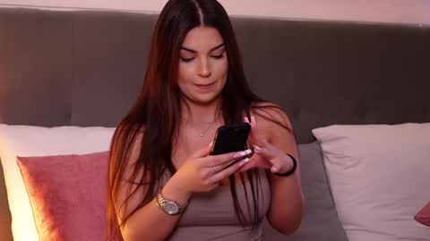 SophysSecret online show from June 8, 9:04 pm