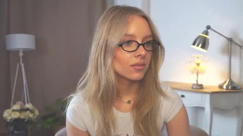 Anna online show from February 28, 1:12 pm