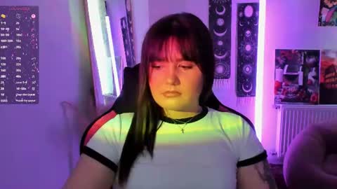 Snapshot of sour_cherry_ chatting on June 10, 8:24 am Jennie online show from June 10, 8:24 am
