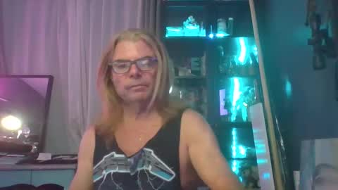 Milaney  Dalaney online show from April 15, 3:24 am