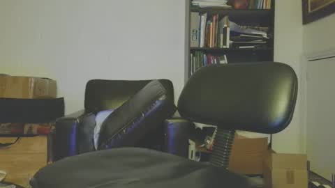 Southernblueyes online show from April 15, 8:31 pm