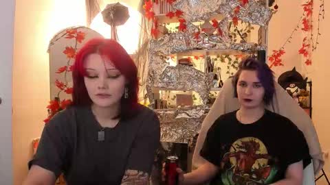 Snapshot of sova_energy chatting on November 28, 10:23 pm Leah online show from November 28, 10:23 pm