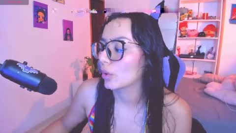 Snapshot of soy___lili chatting on April 23, 11:07 pm Lili online show from April 23, 11:07 pm