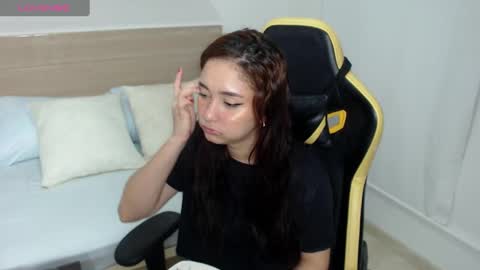 Snapshot of soy_mariana_ chatting on January 7, 2:10 am M A R I A N A online show from January 7, 2:10 am